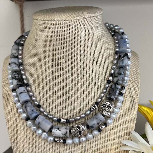 Handmade freshwater pearl, agate, and skull triple strand necklace 💀💀💀 - Picture 2 of 6